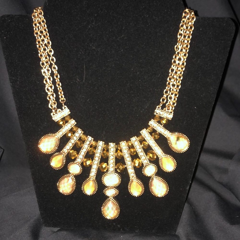 Gold, Amber Crystal Statement Necklace 16 to 18 in like new!